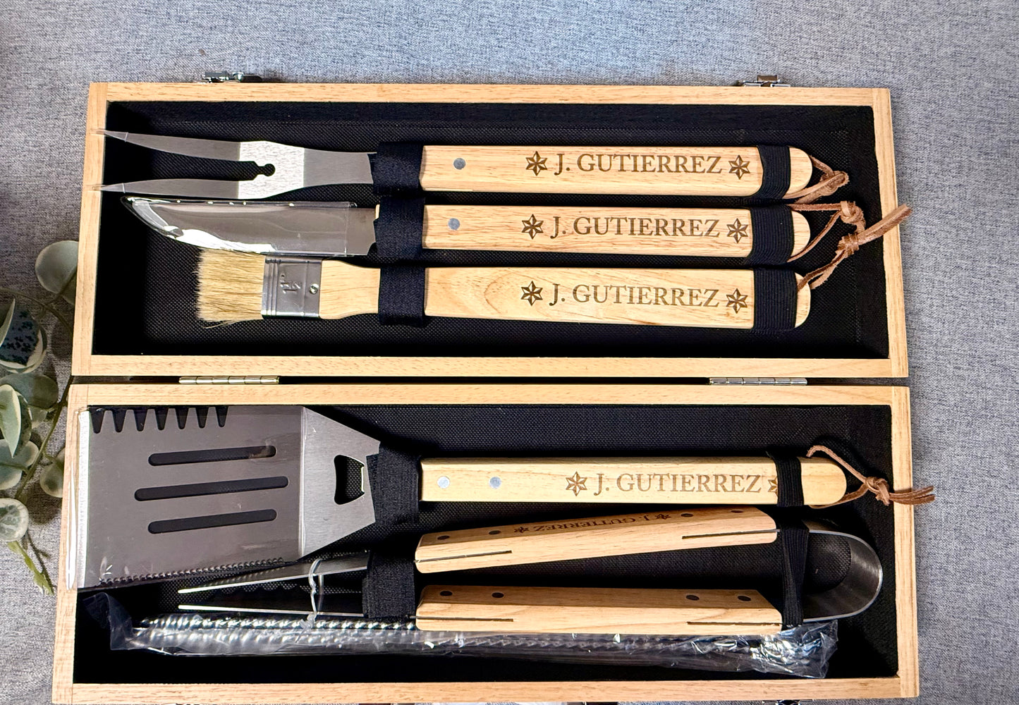 PERSONALIZED 11-PIECE BBQ SET WITH CASE